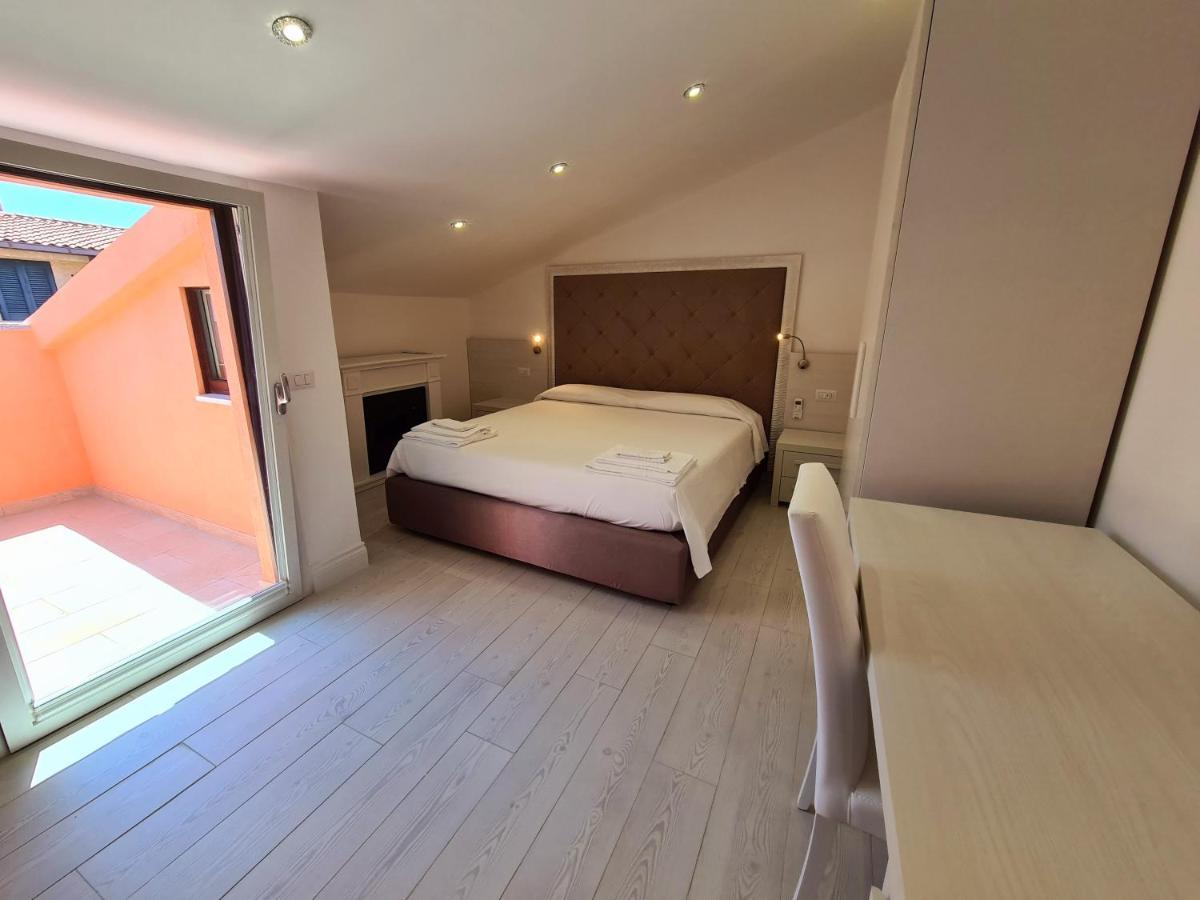 Isola Nel Parco Villas & Rooms La Maddalena  Exteriör bild